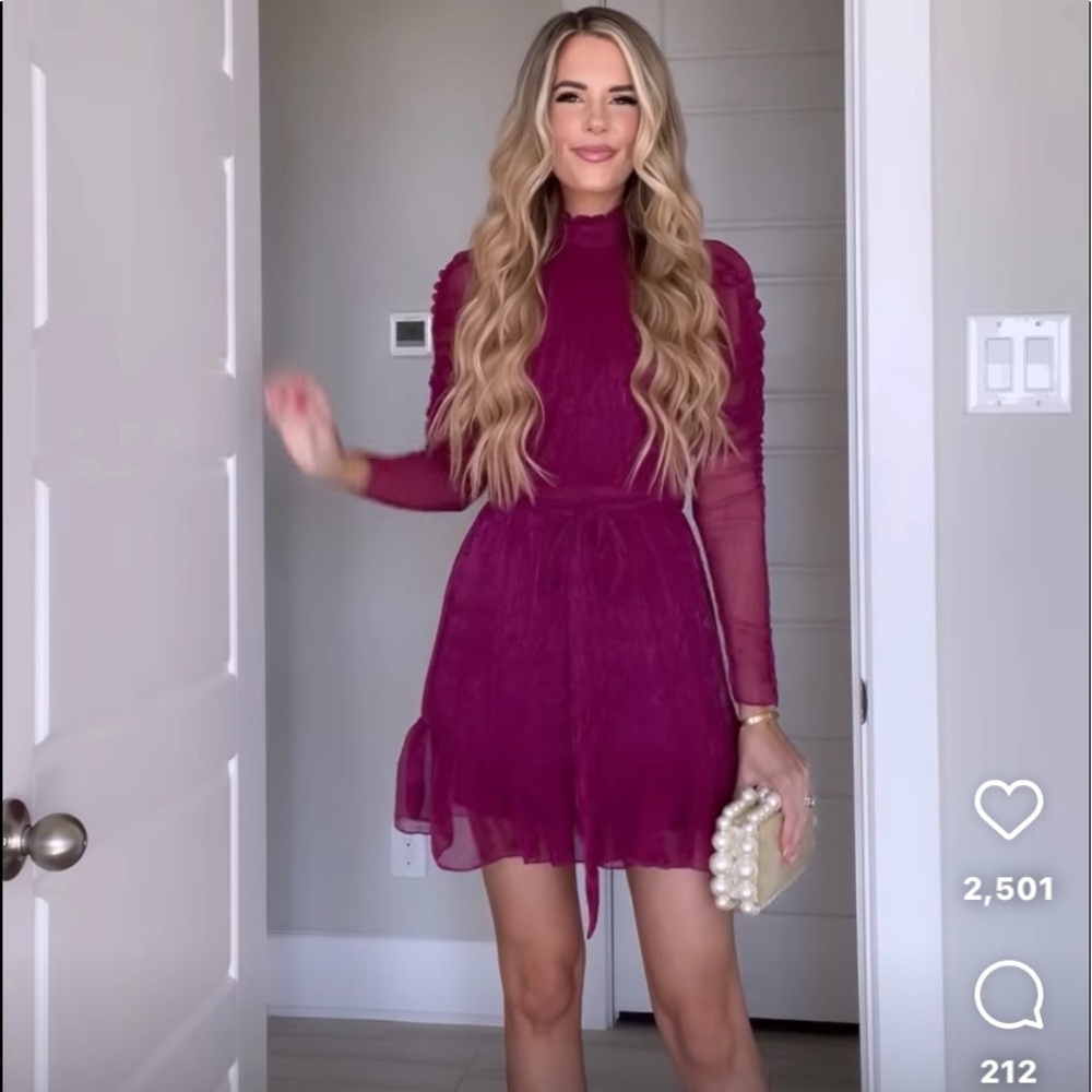 Julissa Mini Dress in Deep Fuchsia
Tularosa